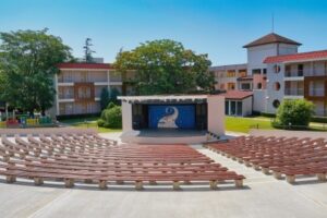 Dit Evrika Beach Club